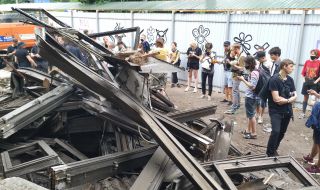 Dismantling of the building of the educational and methodical pavilion "Flowers of Ukraine" in Kyiv