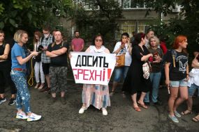 Action "Look for real killers!"