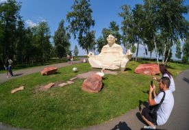 Sculpture in the National Park "Mezhyhirya"