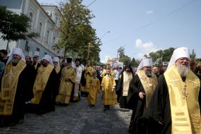 The priests go on a procession