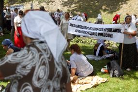 Women stretched a banner