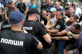 Clash between LGBT rave opponents and law enforcement