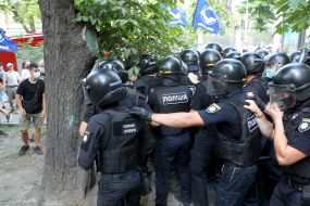 Clash between LGBT rave opponents and law enforcement