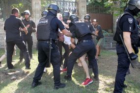 Clash between LGBT rave opponents and law enforcement