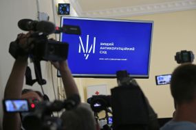 Journalists are watching a closed court hearing on the election of a measure of restraint for Mykola Chaus