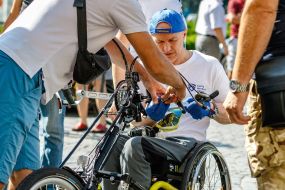 Sergey Saliy adjusts the handbike before the start of the race