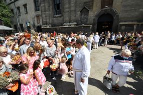The priest consecrates the fruit baskets