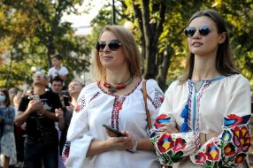 Женщины в вышиванках