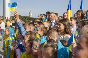 Vitali Klitschko with schoolchildren