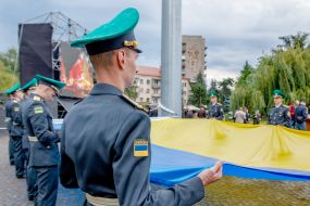 Церемония поднятия самого высокого на Закарпатье Флага Украины
