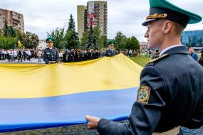 Церемония поднятия самого высокого на Закарпатье Флага Украины