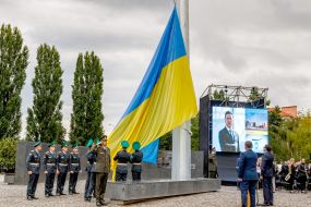 Церемония поднятия самого высокого на Закарпатье Флага Украины