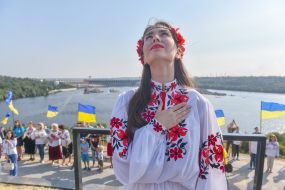 Церемония поднятия Государственного флага Украины на острове Хортица