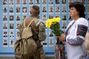 People honor the memory of the fallen defenders of Ukraine