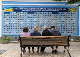 People honor the memory of the fallen defenders of Ukraine
