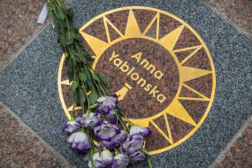 Discovery of new names on the Alley of Stars
