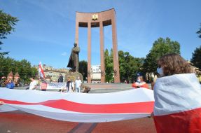 The marchers unfurled the flag of Belarus