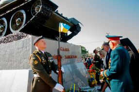 Laying flowers at the monument to tank soldiers