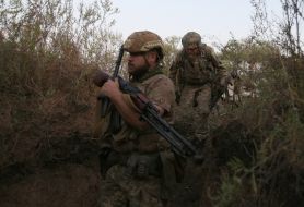 Ukrainian servicemen