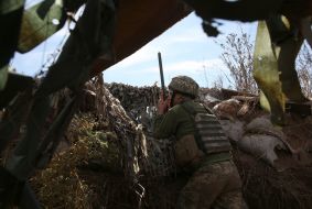 Ukrainian servicemen