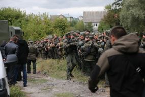 Следственные действия на месте обстрела автомобиля Сергея Шефира