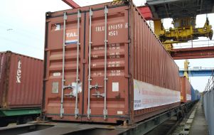 Container train with export cargo