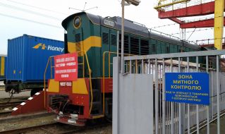 Container train with export cargo