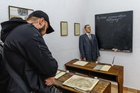 The journalist examines the exhibits in the local lore museum