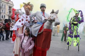 Carnival procession on the occasion of the opening of the theater festival "Golden Lion - 2021"