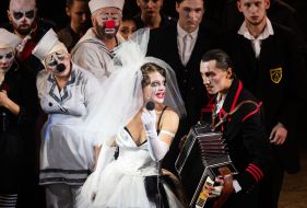 Cabaret-style performance "Sing, Lolа, sing!"