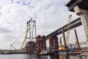 Construction of a cable-stayed bridge in Zaporizhia