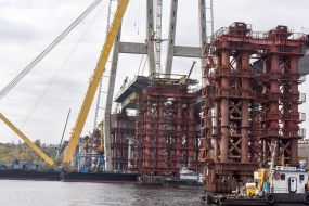 Construction of a cable-stayed bridge in Zaporizhia