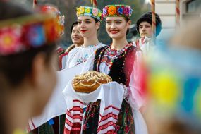 Flash dance "Let's change the country together!" in Uzhgorod