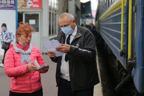 The passenger presents the documents to the conductor