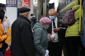 The passenger presents the documents to the conductor