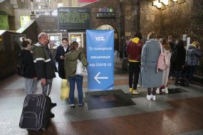 Index "COVID-19 vaccination station"at the train station