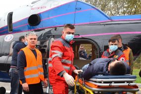 Transportation of a conditionally patient from an ambulance car to an ambulance helicopter