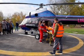 Transportation of a conditionally patient from an ambulance car to an ambulance helicopter