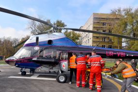 Transportation of a conditionally patient from an ambulance car to an ambulance helicopter