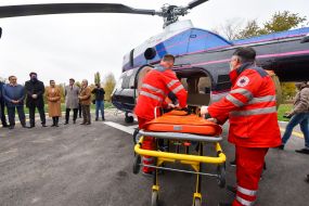 Transportation of a conditionally patient from an ambulance car to an ambulance helicopter