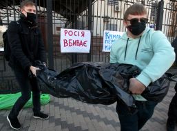 Activists brought "bags of corpses" to the Russian embassy in Kyiv