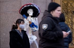 Decorative figure in the form of a skeleton