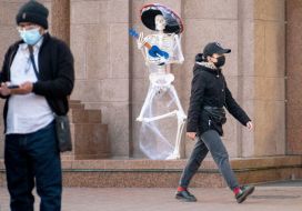 Decorative figure in the form of a skeleton