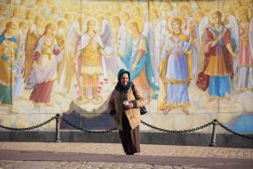 An elderly woman begs for alms