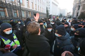 Participants of the action "For real urban reform" and law enforcement officers