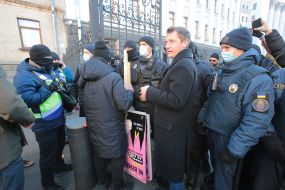 Participants of the action "For real urban reform" and law enforcement officers