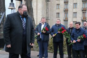 Honoring the memory of the Heroes of the Heavenly Hundred