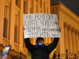 Honoring the memory of the Heroes of the Heavenly Hundred