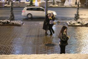 Passers-by on a snowy street in Kiev