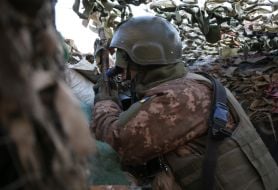 Ukrainian servicemen